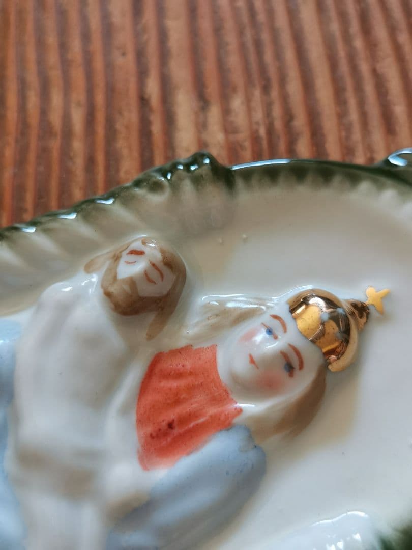 アンティークベルギー 聖母子聖水入れ イエスを抱くマリア ビスク陶磁器壁掛け飾り