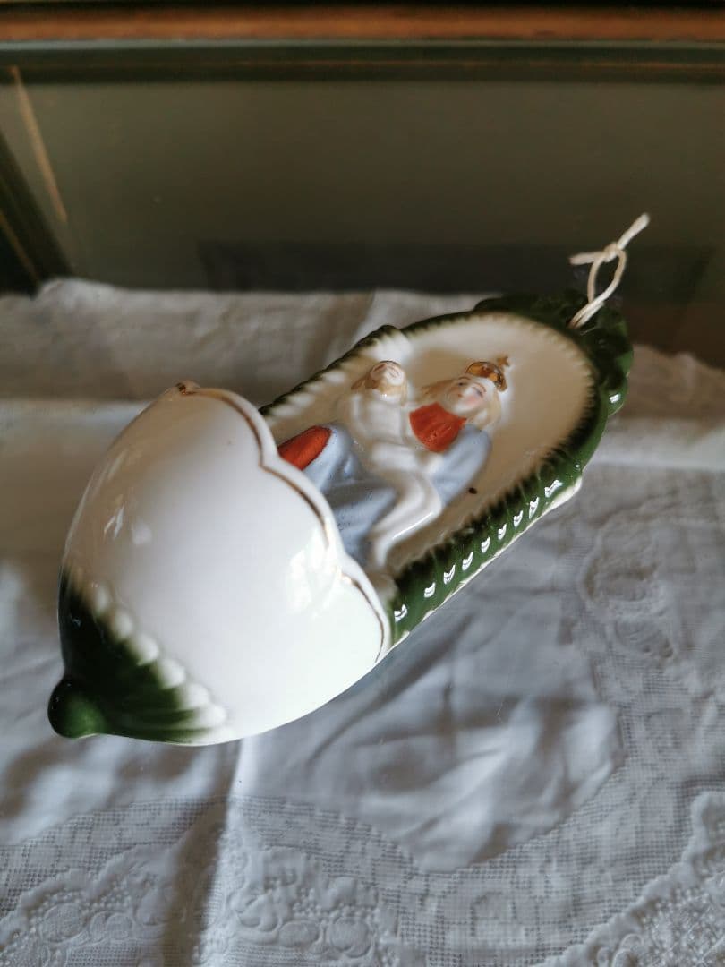 アンティークベルギー 聖母子聖水入れ イエスを抱くマリア ビスク陶磁器壁掛け飾り