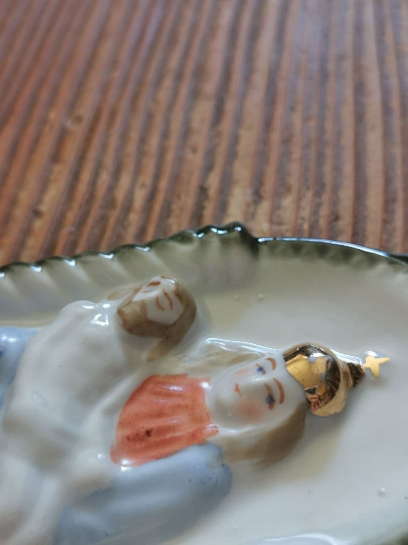 アンティークベルギー 聖母子聖水入れ イエスを抱くマリア ビスク陶磁器壁掛け飾り