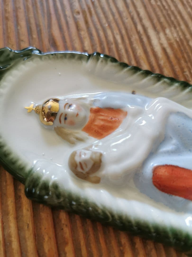 アンティークベルギー 聖母子聖水入れ イエスを抱くマリア ビスク陶磁器壁掛け飾り