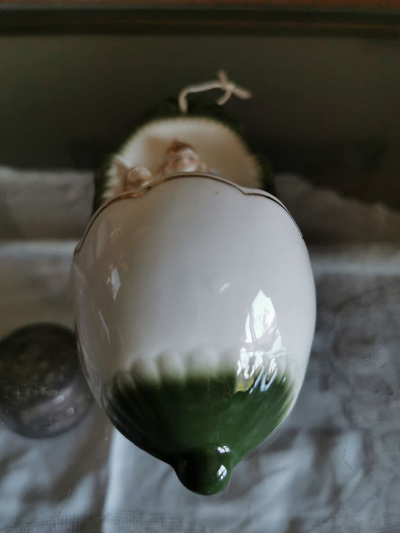 アンティークベルギー 聖母子聖水入れ イエスを抱くマリア ビスク陶磁器壁掛け飾り