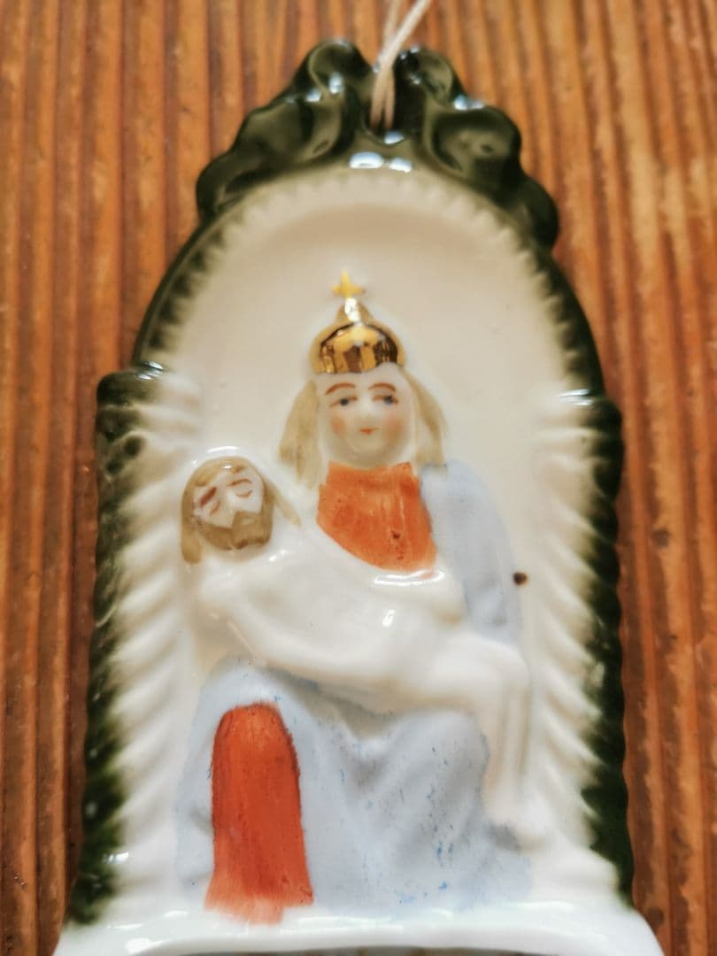 アンティークベルギー 聖母子聖水入れ イエスを抱くマリア ビスク陶磁器壁掛け飾り