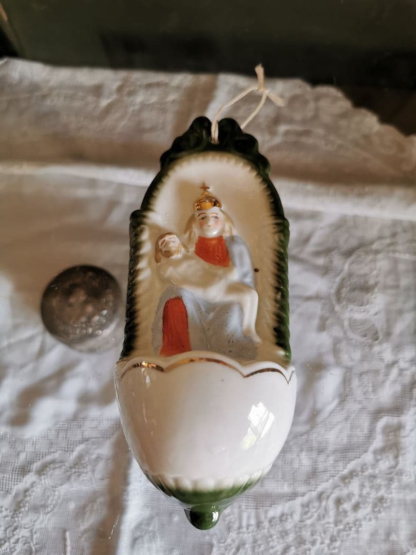 アンティークベルギー 聖母子聖水入れ イエスを抱くマリア ビスク陶磁器壁掛け飾り