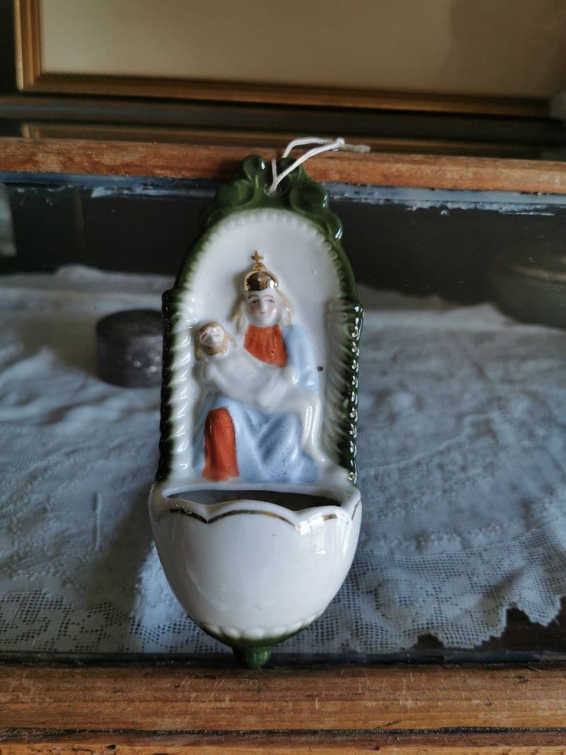 アンティークベルギー 聖母子聖水入れ イエスを抱くマリア ビスク陶磁器壁掛け飾り