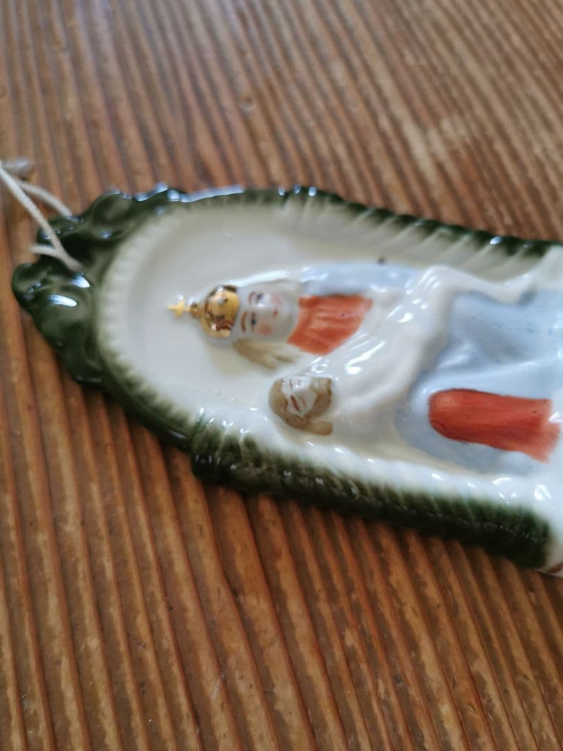 アンティークベルギー 聖母子聖水入れ イエスを抱くマリア ビスク陶磁器壁掛け飾り