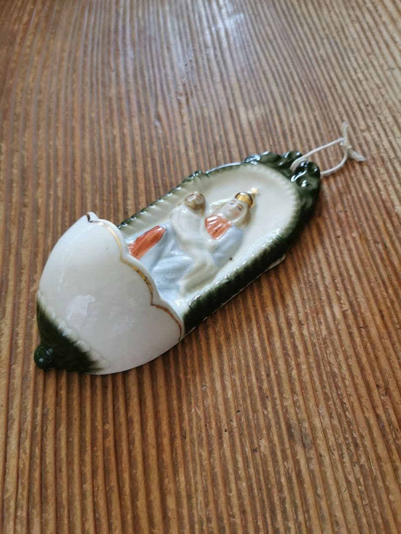 アンティークベルギー 聖母子聖水入れ イエスを抱くマリア ビスク陶磁器壁掛け飾り