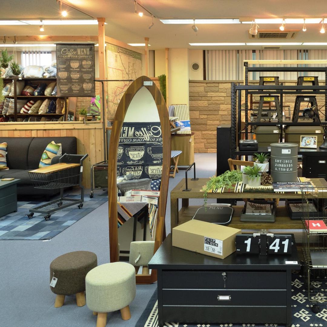 サーフボード型のミラー。ミラー　サーフミラー　スタンドミラー　壁掛け　姿見　鏡