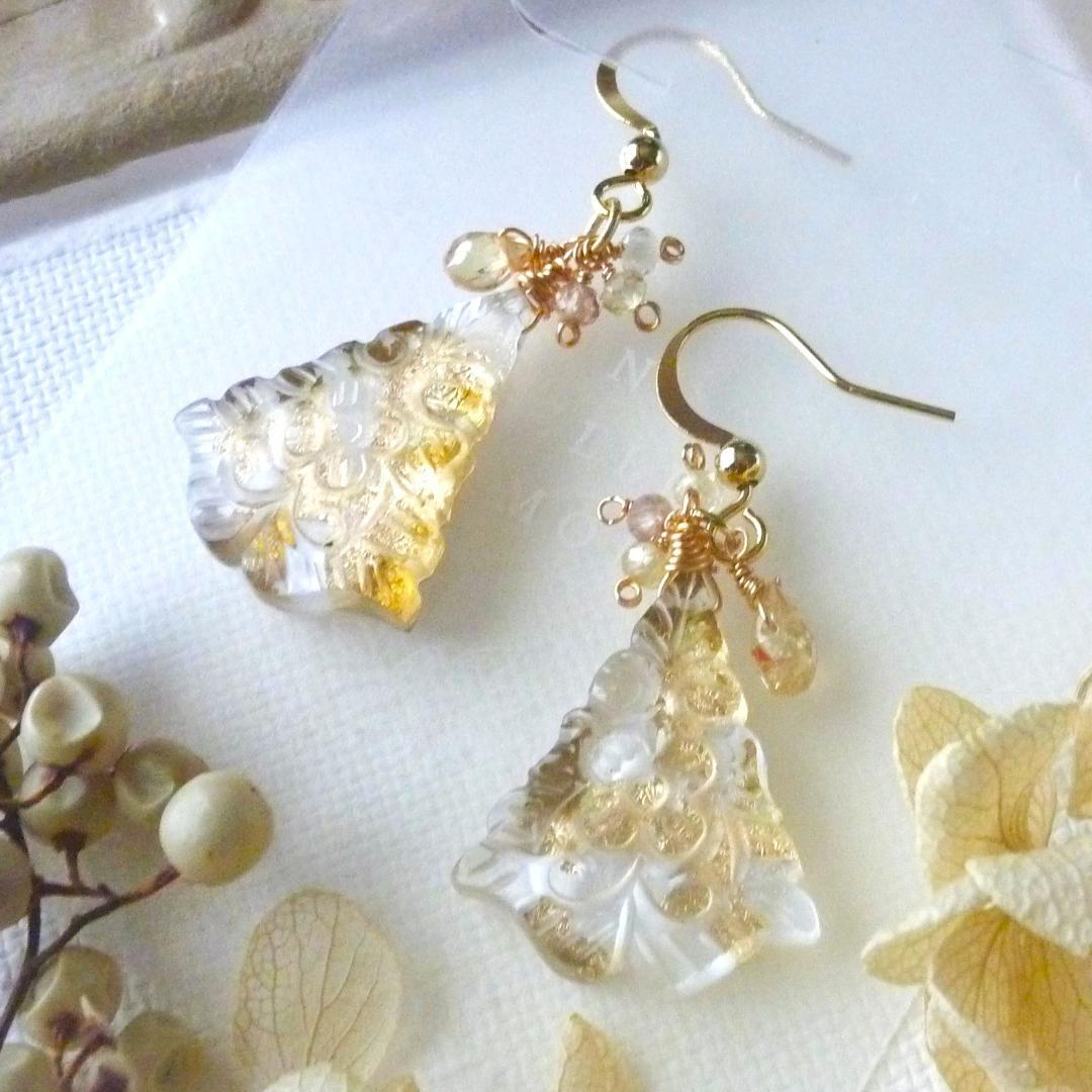 14kgf/マザーオブパール×クリスタル金箔入ファンシーシェイプとジルコンピアス