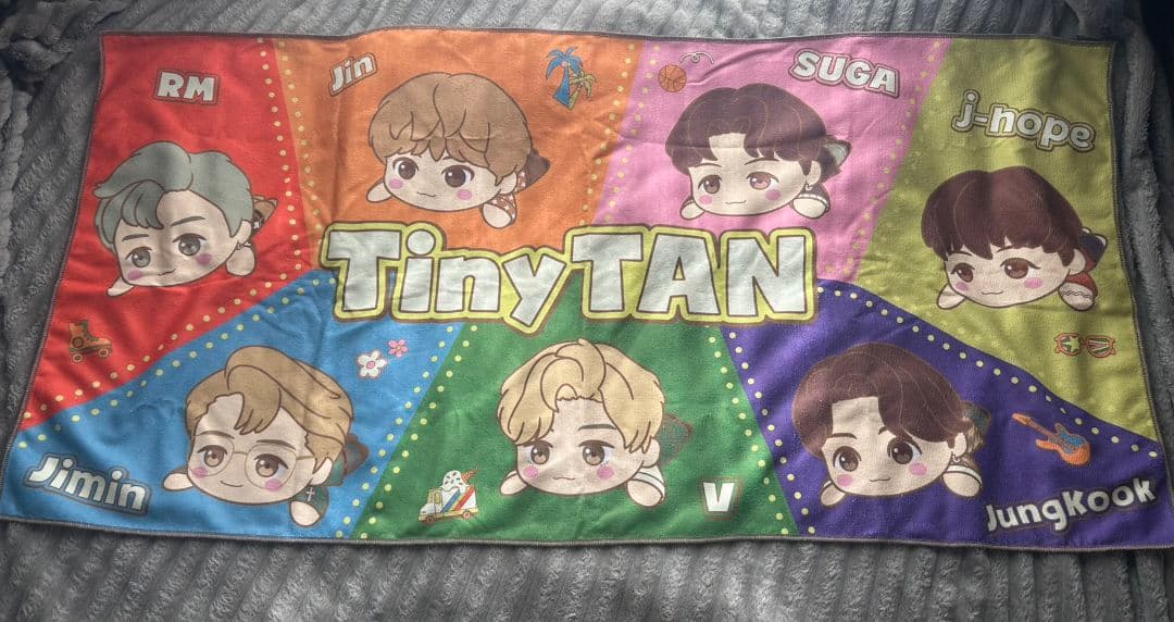 TinyTANタオルセットとBTSアルバム