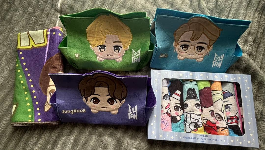 TinyTANタオルセットとBTSアルバム