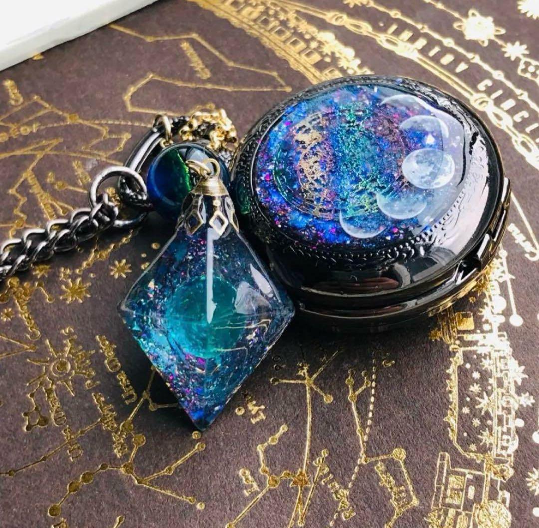 蓄光懐中時計　天体魔法使いの月の満ち欠け(蓄光オルゴナイトフローライト付き)
