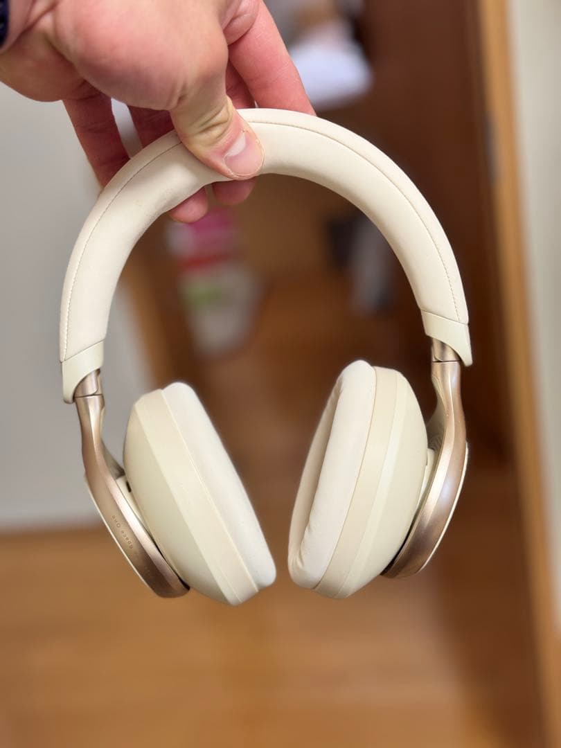 ワイヤレスヘッドフォン クリーム色