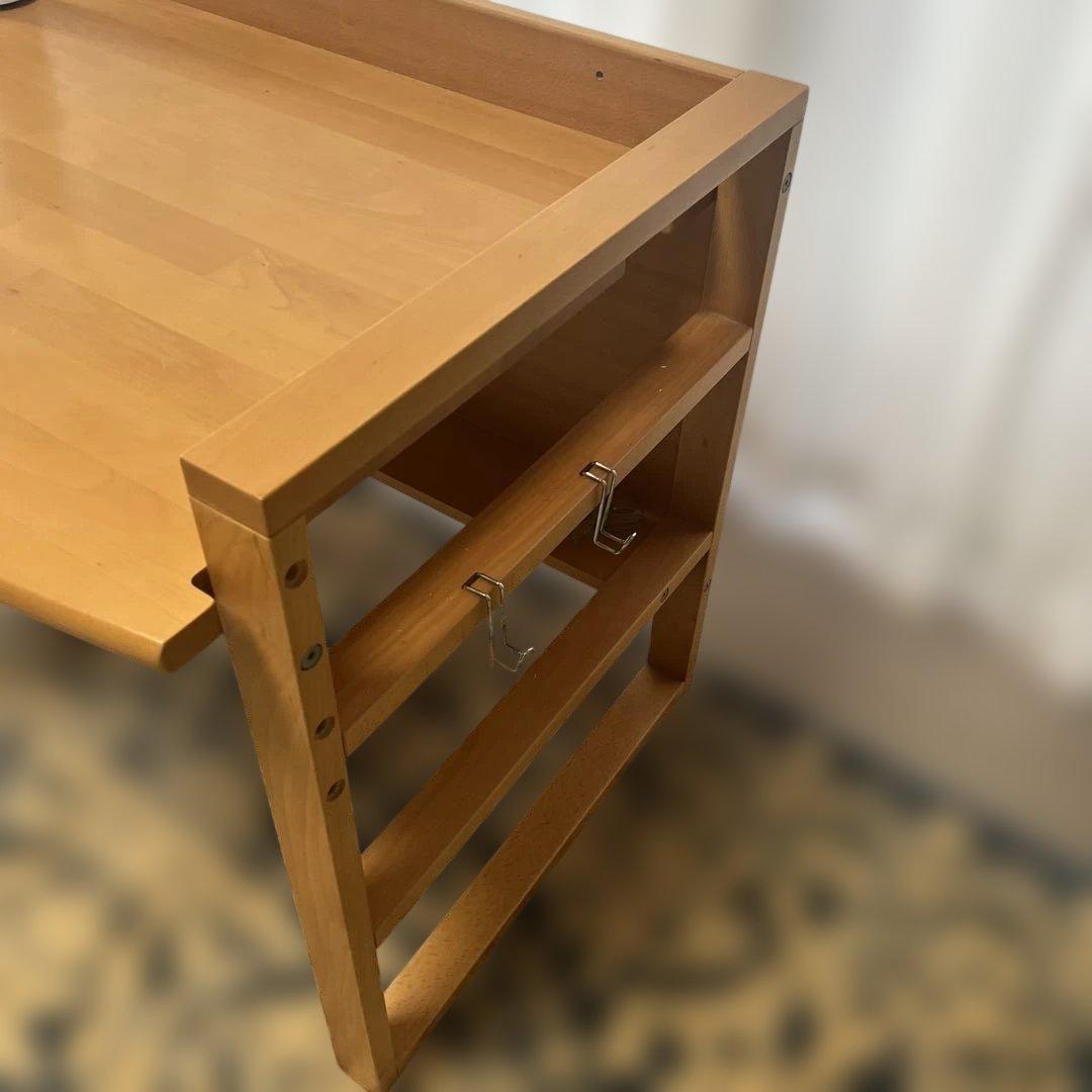 コスガ家具の学習机　ツインバード卓上ライト付き