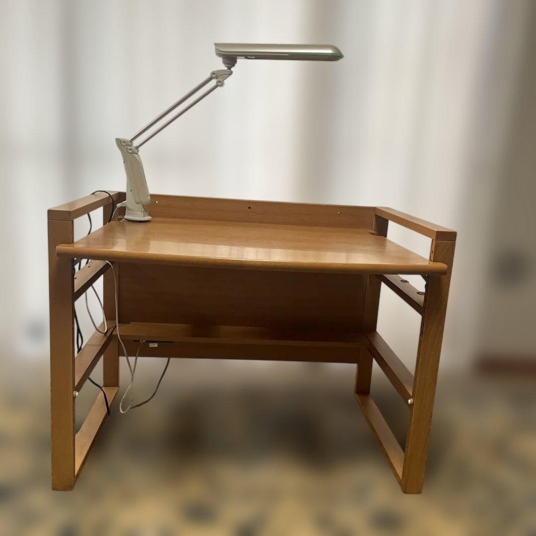 コスガ家具の学習机　ツインバード卓上ライト付き