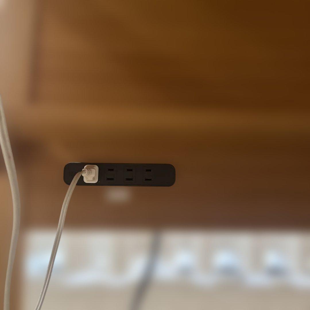 コスガ家具の学習机　ツインバード卓上ライト付き