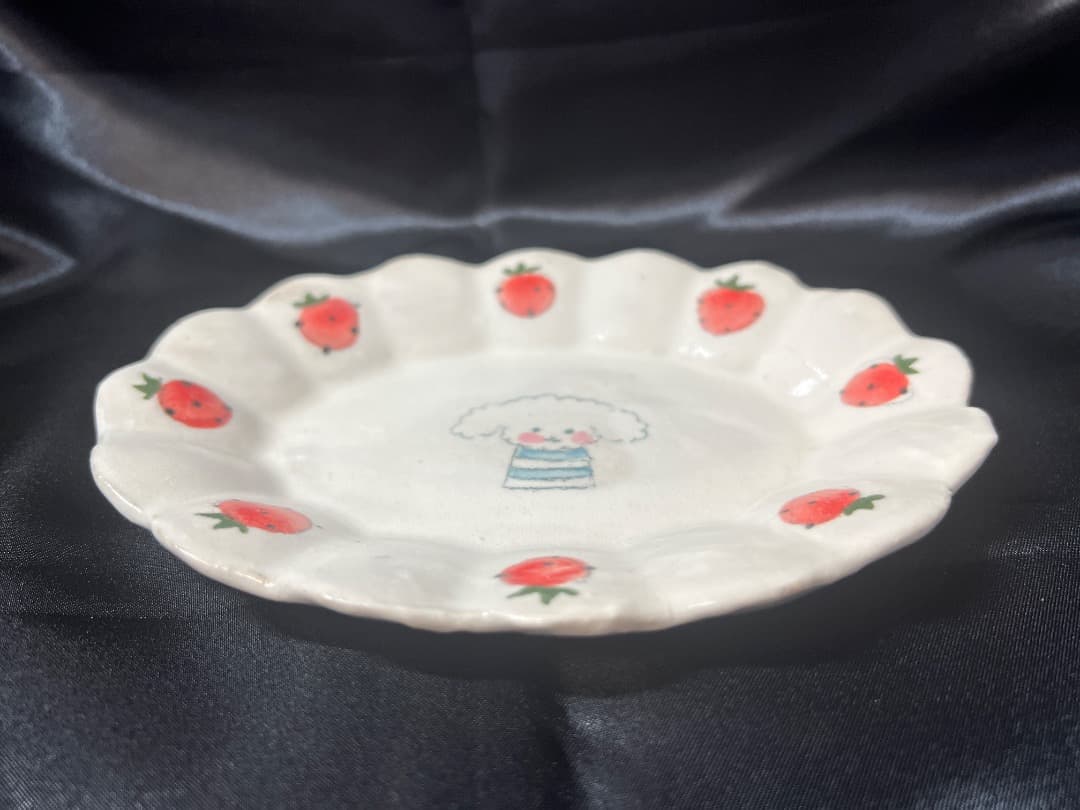 やまぐちあさこ　器　いちご柄オーバル型小皿