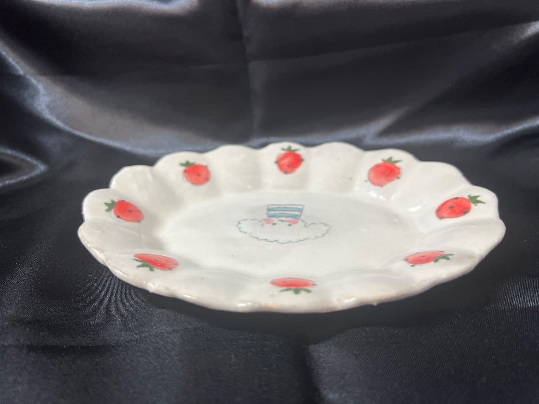 やまぐちあさこ　器　いちご柄オーバル型小皿