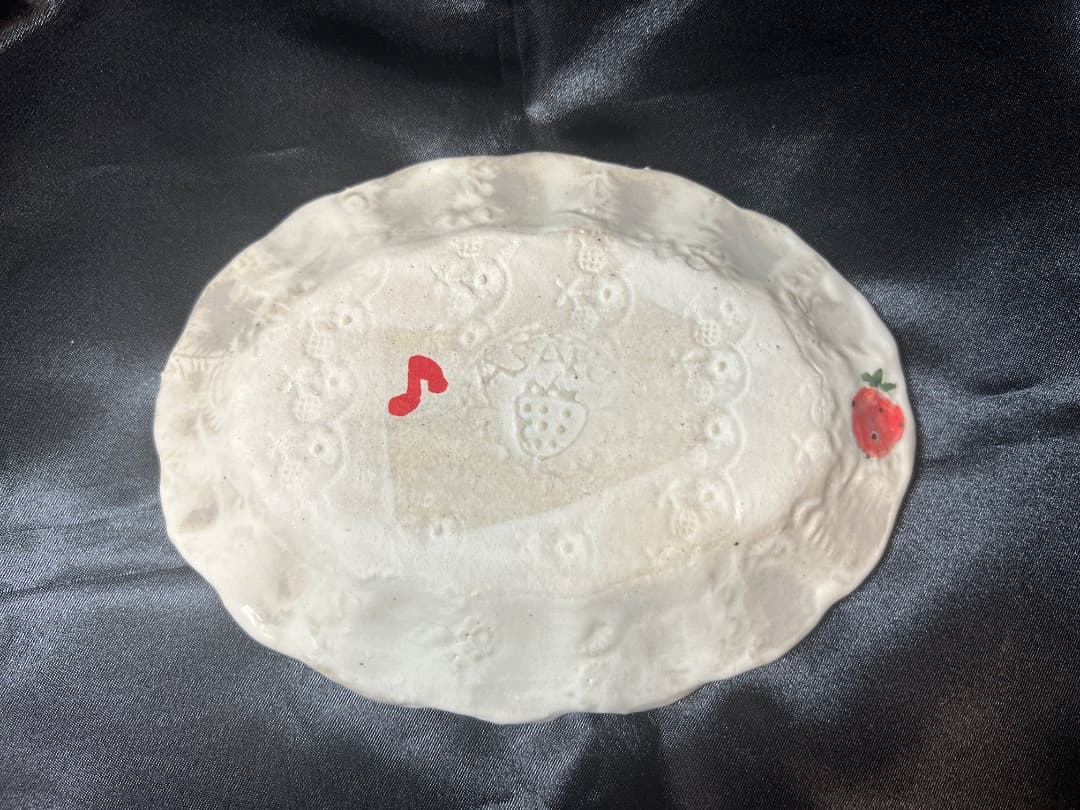 やまぐちあさこ　器　いちご柄オーバル型小皿