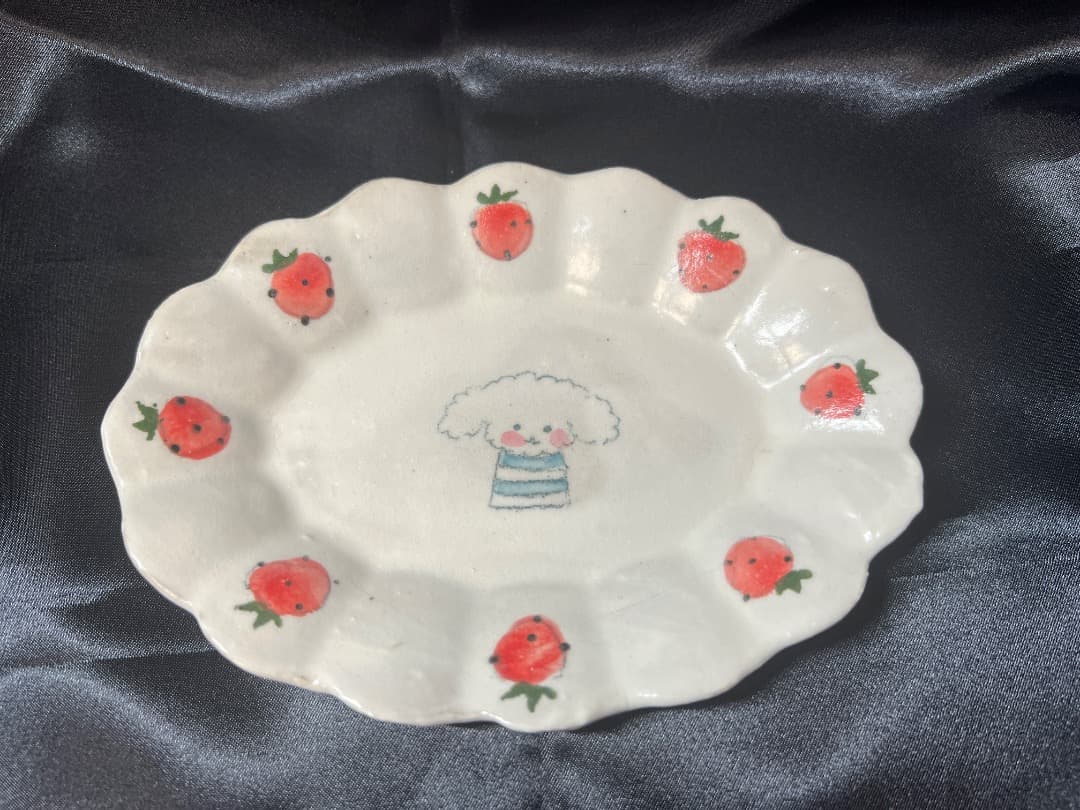 やまぐちあさこ　器　いちご柄オーバル型小皿