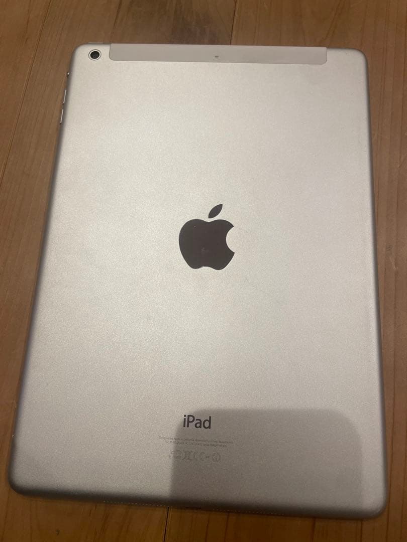 iPad Air 64GB シルバー　au Wi-Fi + Cellular