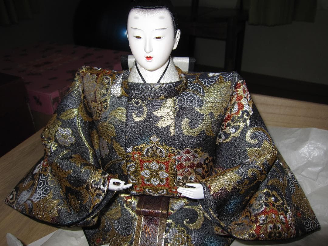 ② 雛人形　七段飾り（雛人形、御屛風、毛氈）