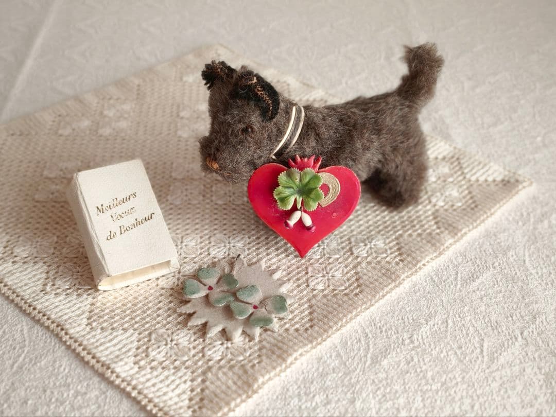 * vintage teria ♡ * シックでかわいい 革ベルトの テリアさん