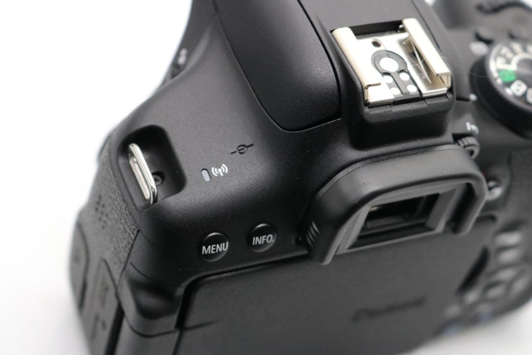 ボディ新品級 【Canon EOS Kiss X8i ダブルレンズセット】