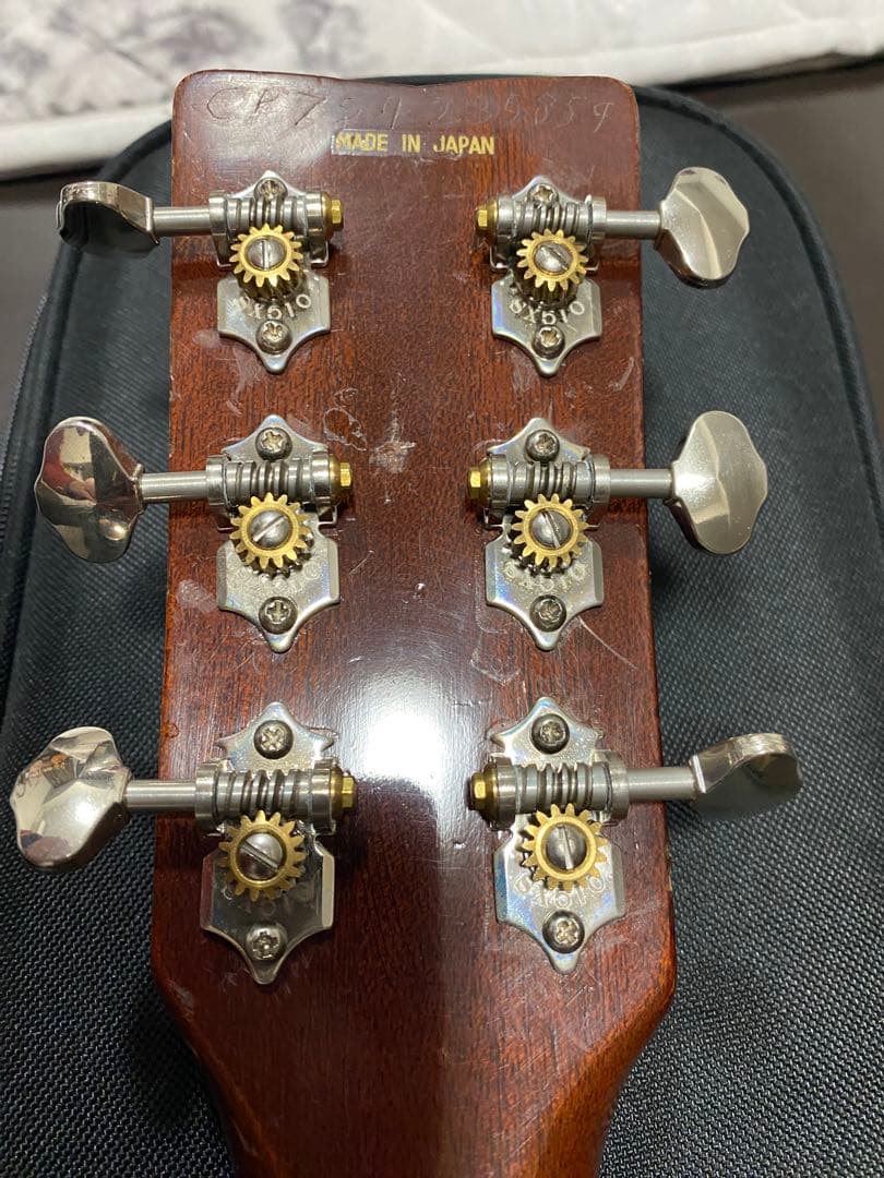 アコースティックギター　YAMAHA