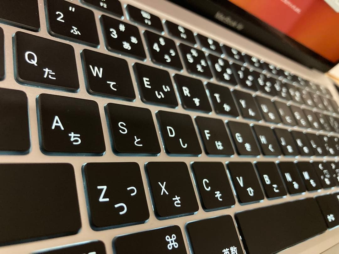 MacBook Air 13インチ　M1 チップ