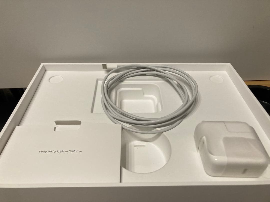 MacBook Air 13インチ　M1 チップ