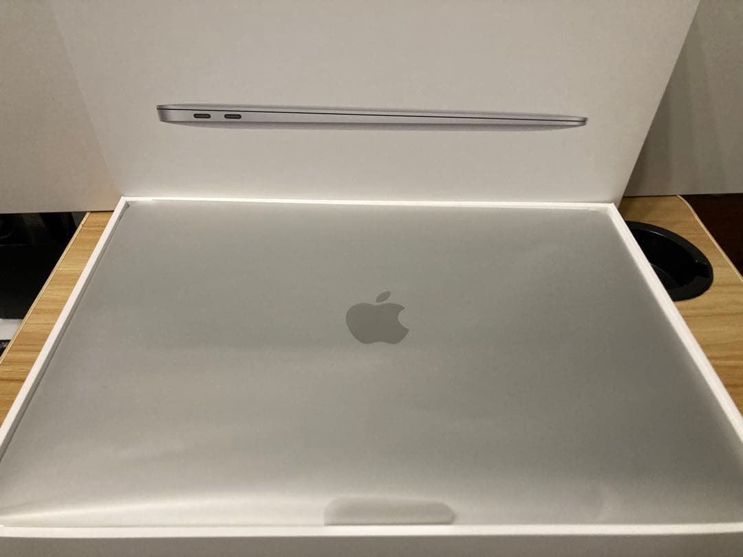 MacBook Air 13インチ　M1 チップ