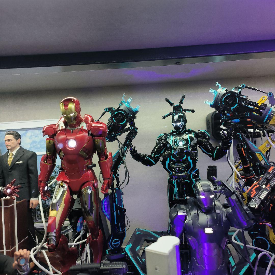 ホットトイズ MMS485D24 アイアンマン・マーク４ネオンテックカスタマイズ