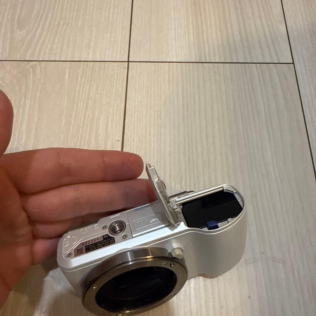 SONY ミラーレス一眼カメラ シルバー　NEX-C3 ボディ