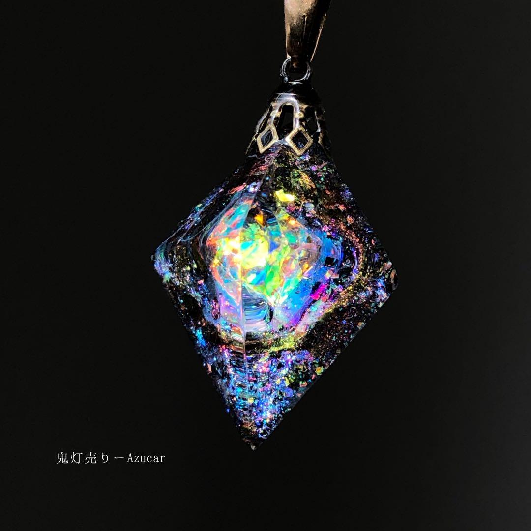 ブラックオパール色の光を集めて。 宇宙レジンネックレス　オルゴナイト