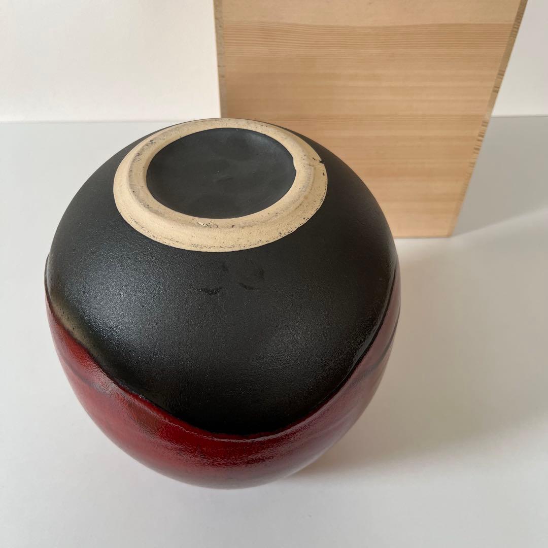 新品未使用　信楽焼　花瓶　赤　紅　黒　木箱入り　大原薫　伝統工芸士