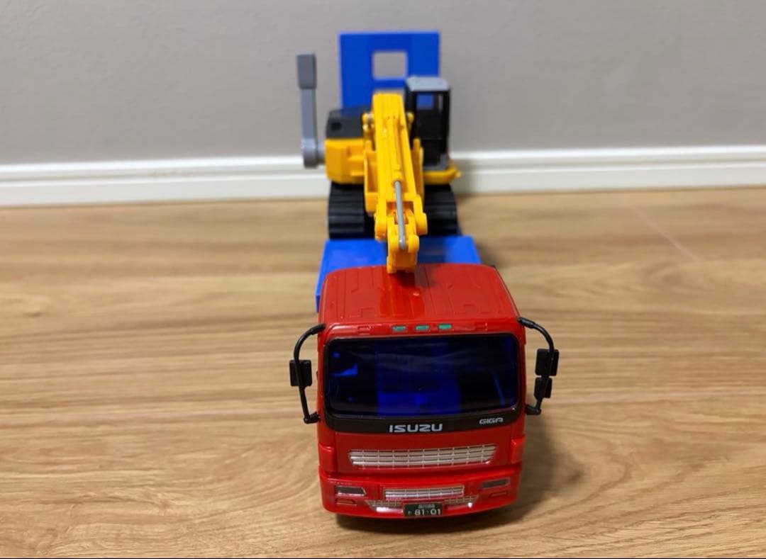 おもちゃ　働く車シリーズ　クレーン車　消防車　救急車　キャリアカー　ショベルカー