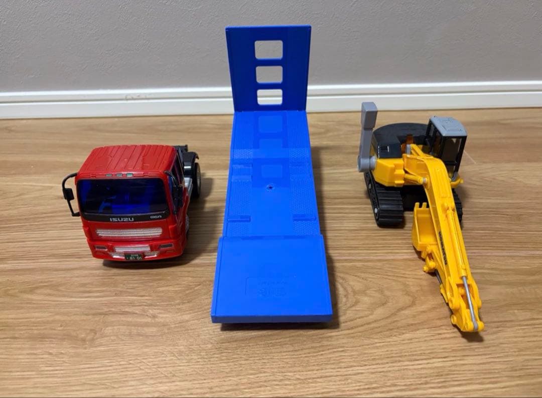 おもちゃ　働く車シリーズ　クレーン車　消防車　救急車　キャリアカー　ショベルカー