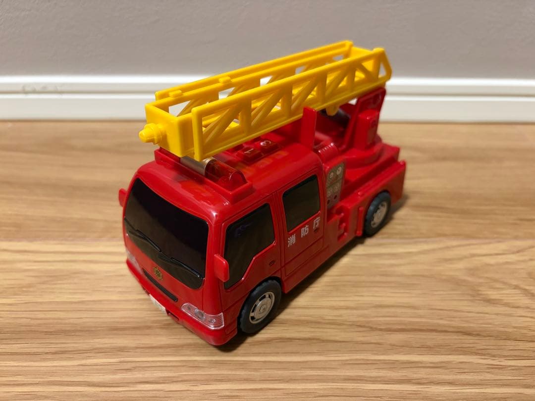 おもちゃ　働く車シリーズ　クレーン車　消防車　救急車　キャリアカー　ショベルカー