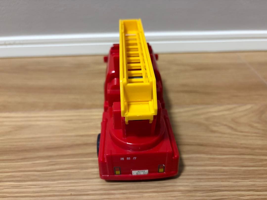 おもちゃ　働く車シリーズ　クレーン車　消防車　救急車　キャリアカー　ショベルカー
