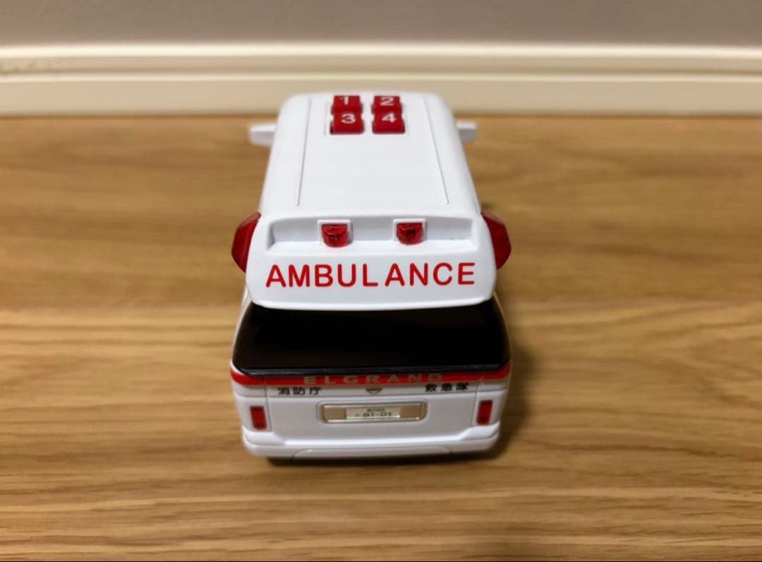 おもちゃ　働く車シリーズ　クレーン車　消防車　救急車　キャリアカー　ショベルカー