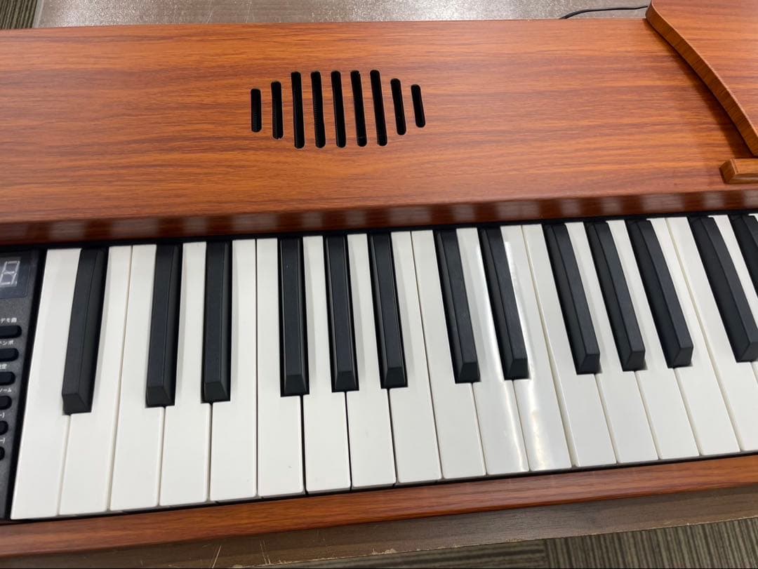 スタンド付き　電子ピアノ88鍵盤　給電タイプ　木目調ボディ　ウォールナット