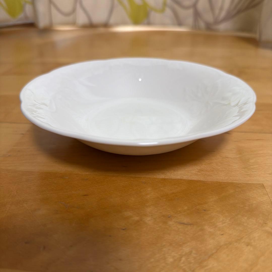 【NARUMI】カップ6個と皿5枚の食器セット