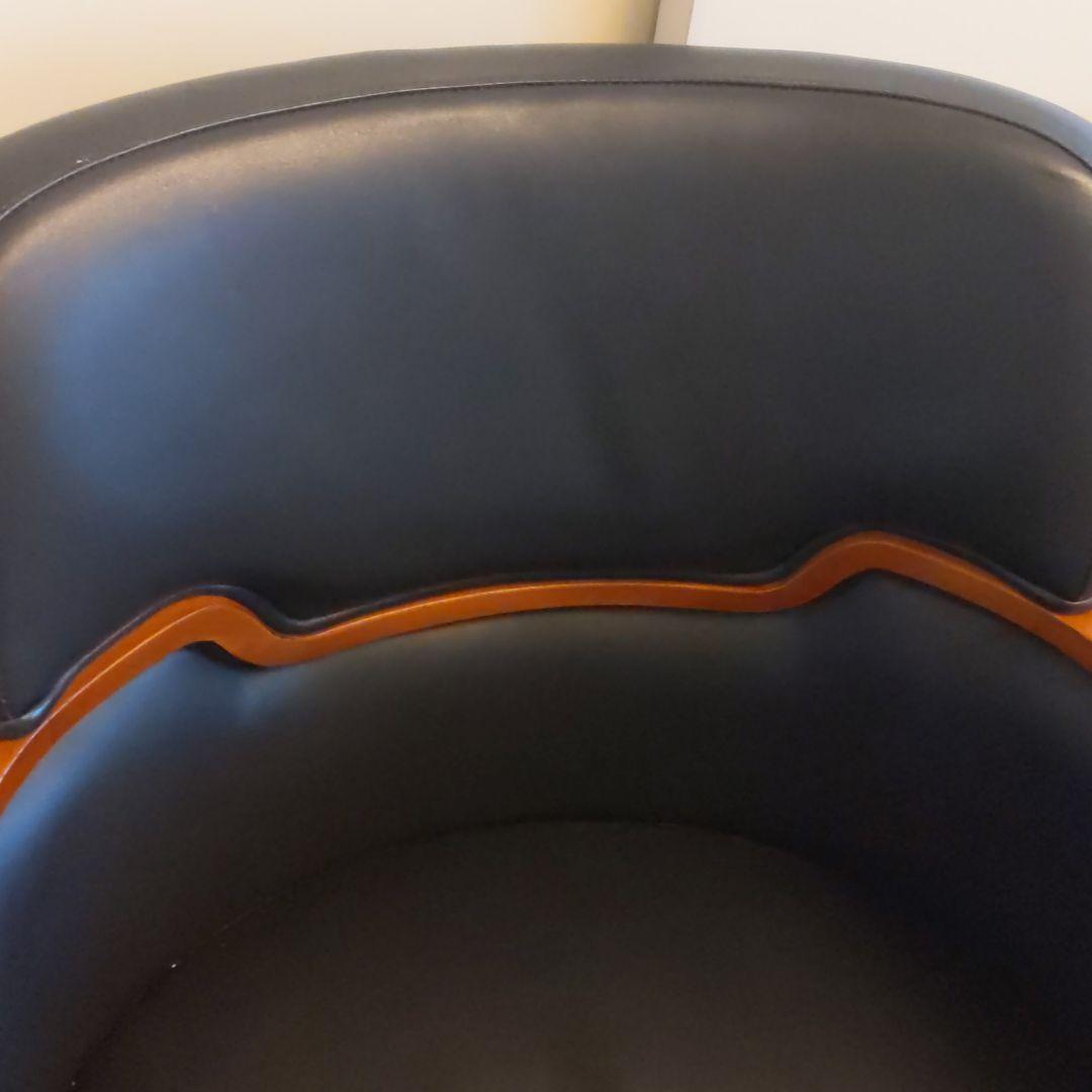 素晴らしい革質のイタリアチェア