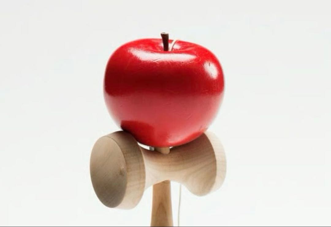 more Trees りんごのけん玉　　坂本龍一　　現代アーティスト鈴木康広