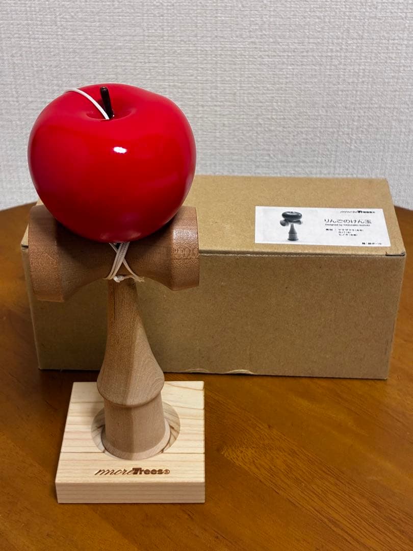 more Trees りんごのけん玉　　坂本龍一　　現代アーティスト鈴木康広