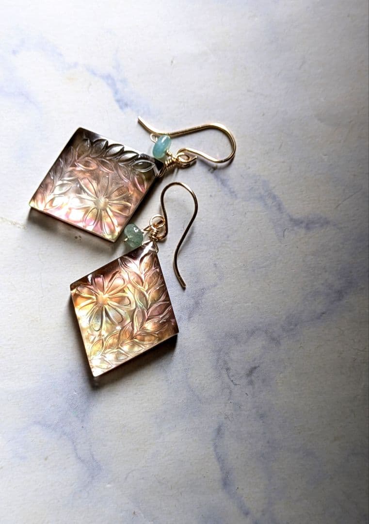 14kgf天然石HawaiianMileLei＆TiareFlowerピアス