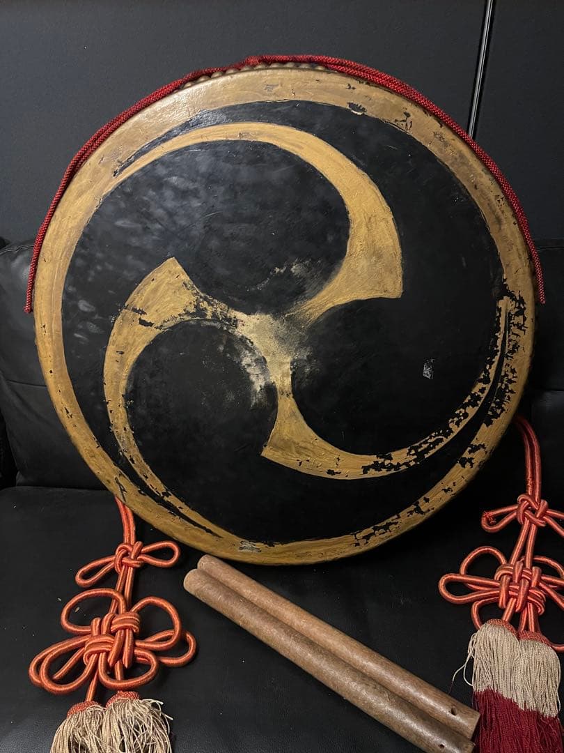 某寺院 大型　平胴太鼓 落太鼓 三つ巴紋入り 金塗装 和楽器 仏具 天理教