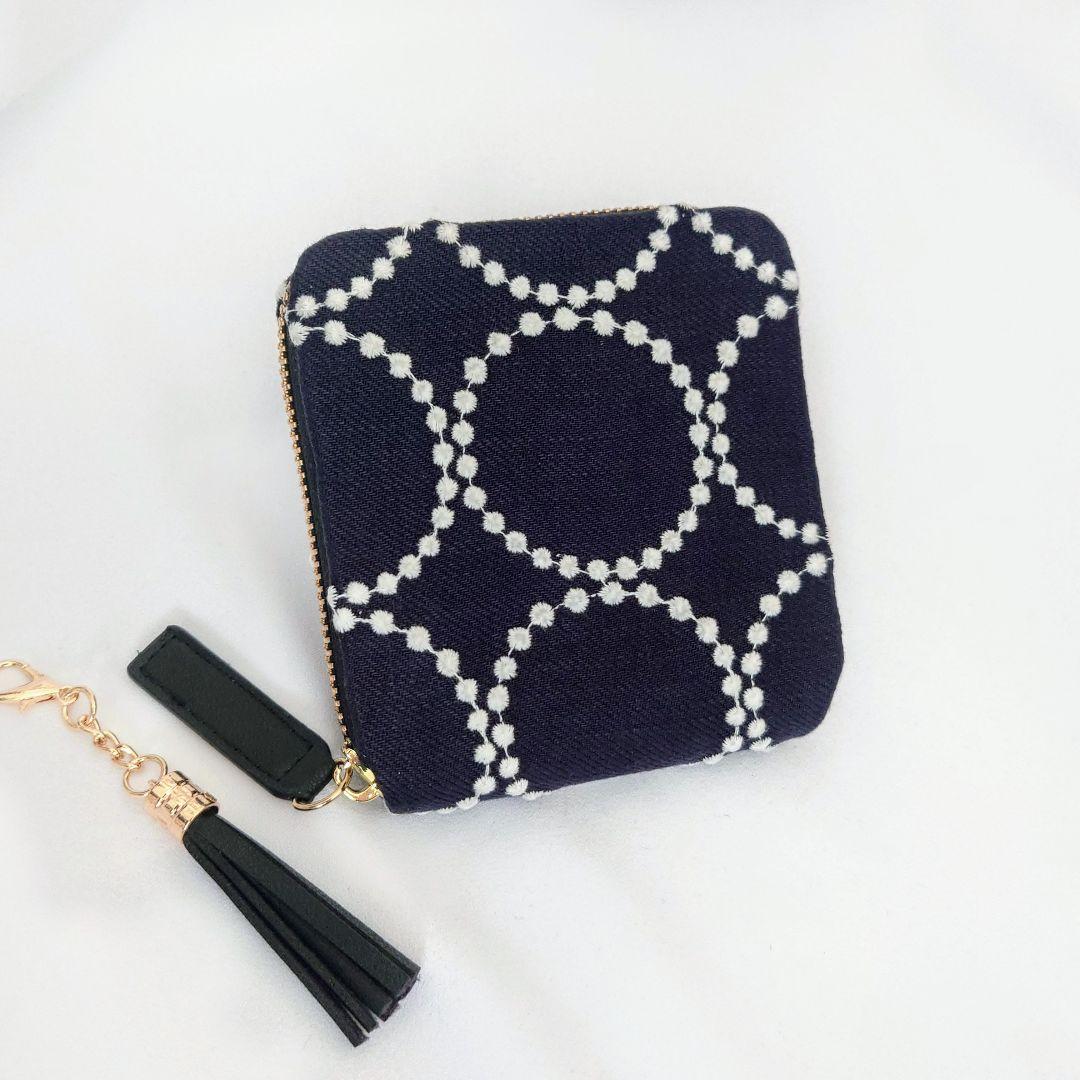 【現品】タッセル付き二つ折り財布 ネイビー×ホワイト タンバリン ミナペルホネン