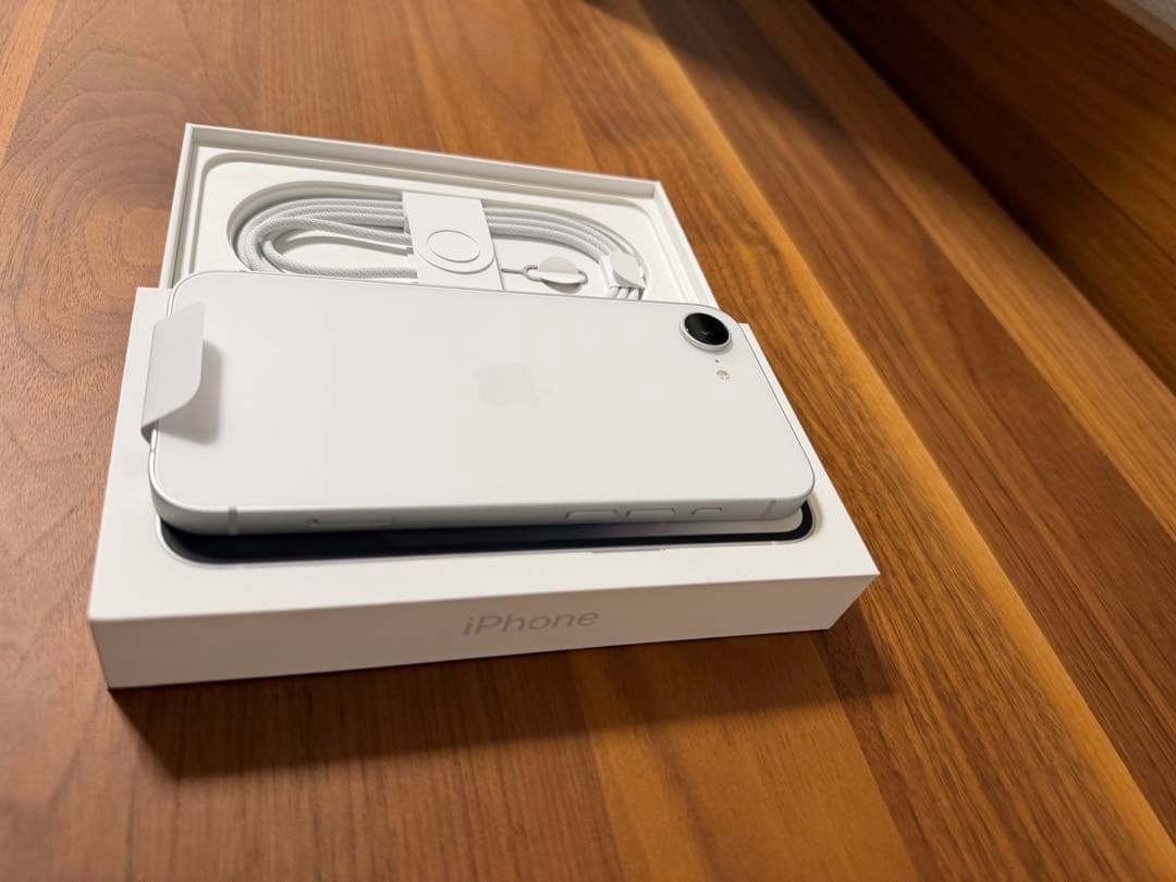 新品 iPhone16e 512GB ホワイト バッテリー容量100%