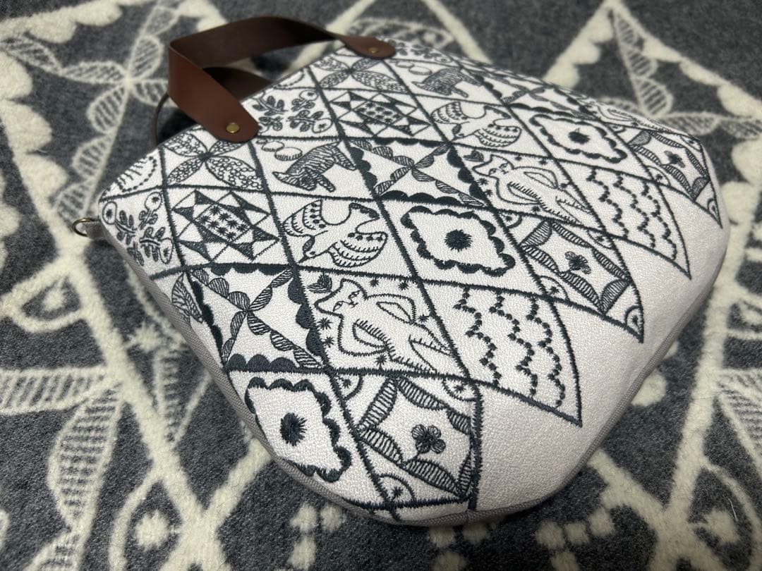 ハンドメイド・ミナペルホネン・新色symphony・ecru・コロりんトート